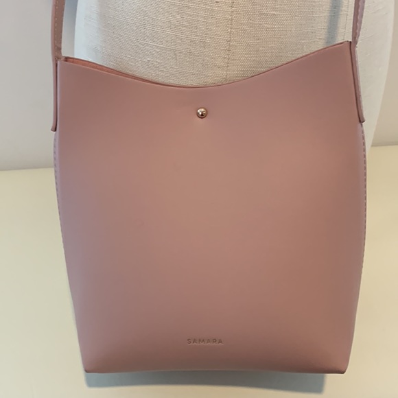 SAMARA Peony Medium Shoulder Bag w/ adjustable shoulder strap & 1 button closure - Picture 2 of 10